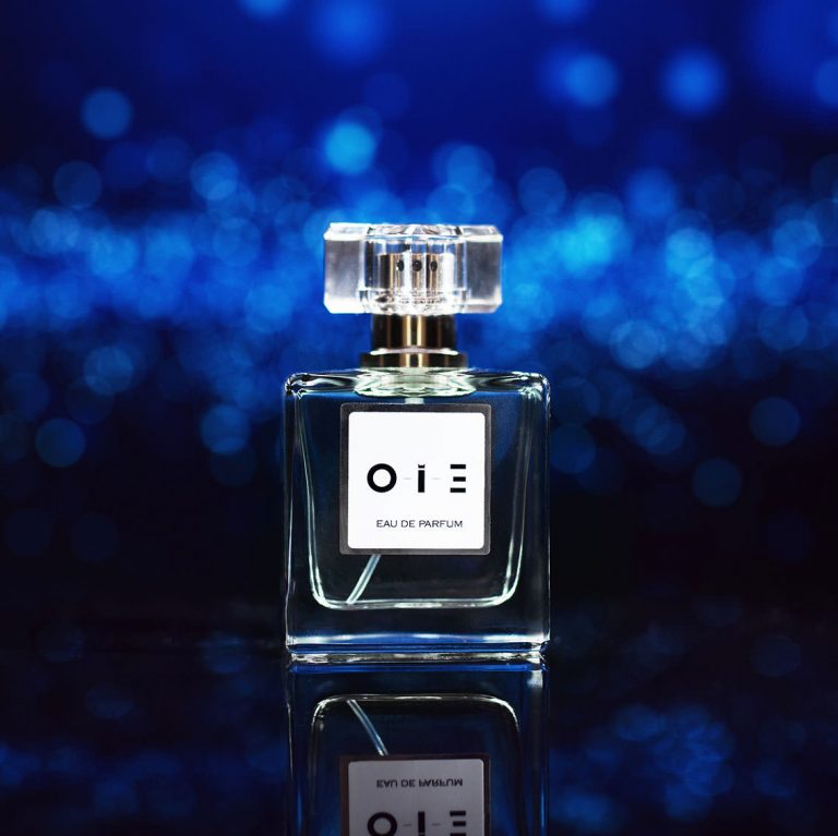 Read more about the article Zdjęcie perfum jako magnes sprzedaży — wyróżnij się w sieci