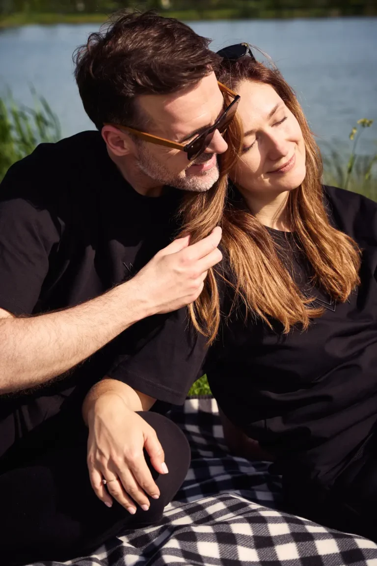 sesja fotograficzna z para modeli fotografia produktowa reklamowa dla marki odziezowej dresow (10)
