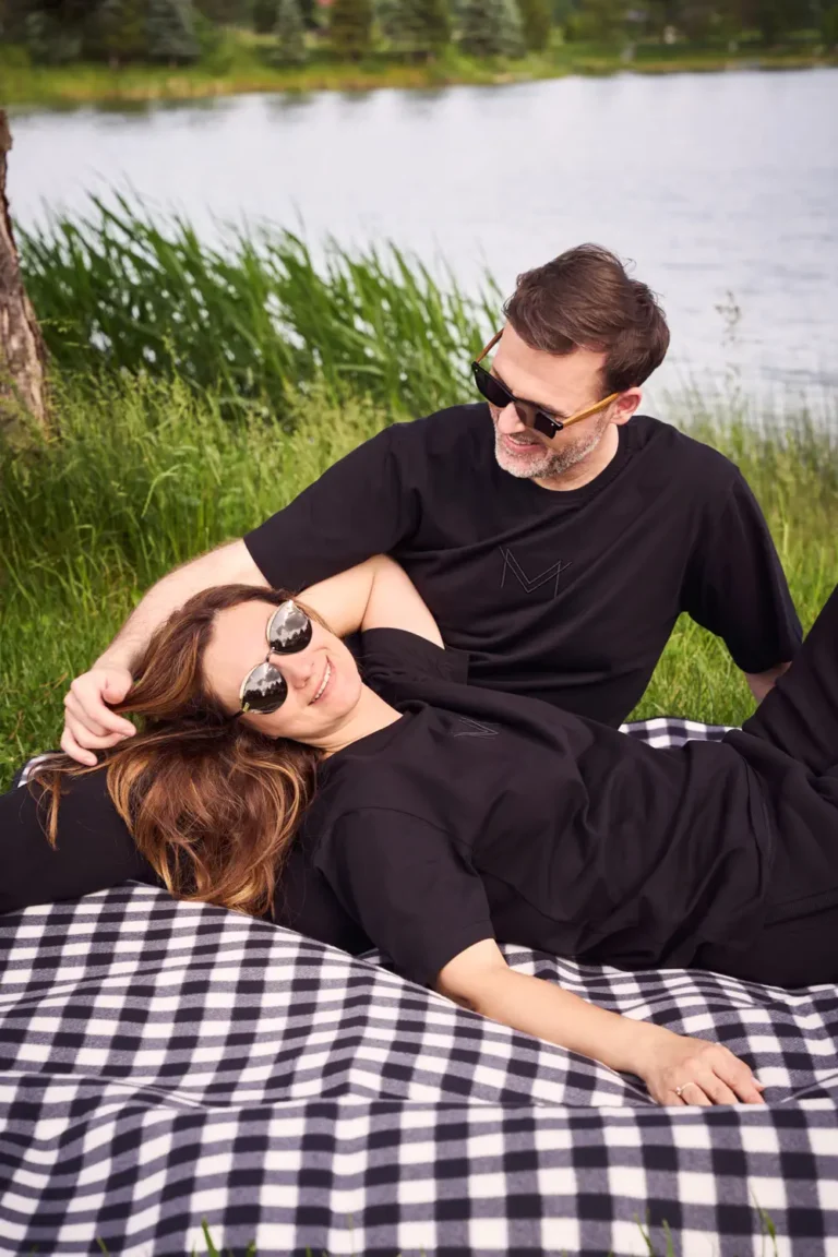 sesja fotograficzna z para modeli fotografia produktowa reklamowa dla marki odziezowej dresow (11)
