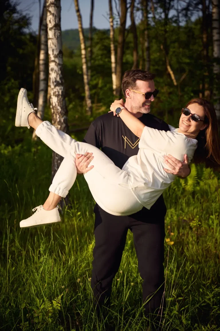 sesja fotograficzna z para modeli fotografia produktowa reklamowa dla marki odziezowej dresow (3)
